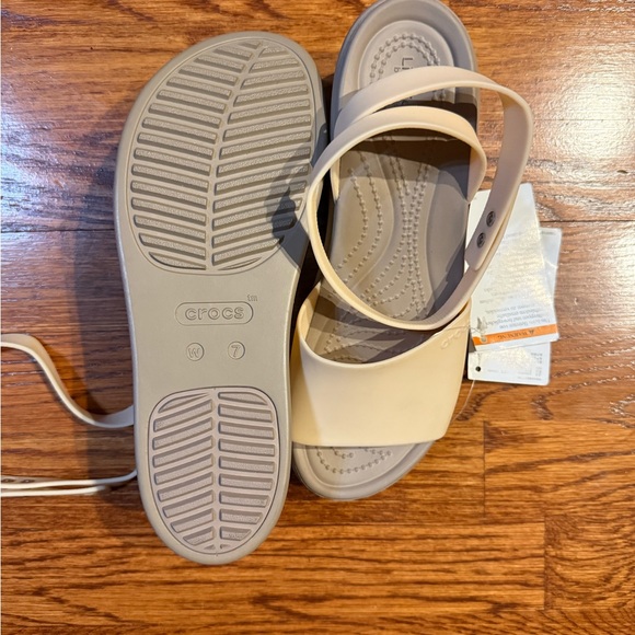 CROCS Women’s Brooklyn Platform Sandal in Beige - Picture 4 of 5
